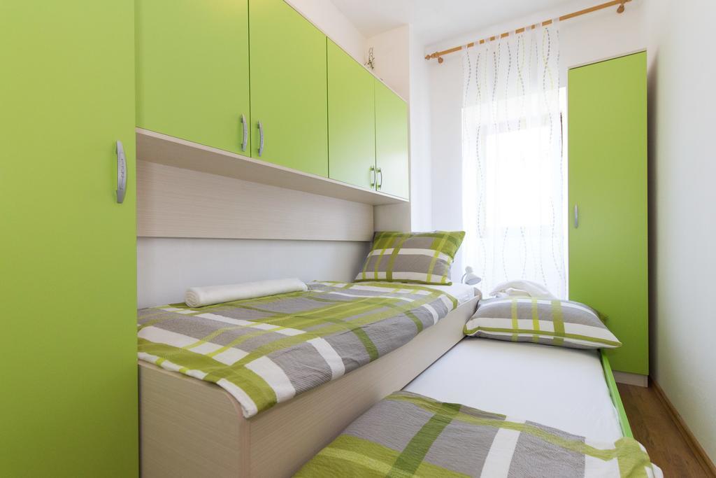 Holiday Home Mery By El-Pi Tours Malinska Luaran gambar