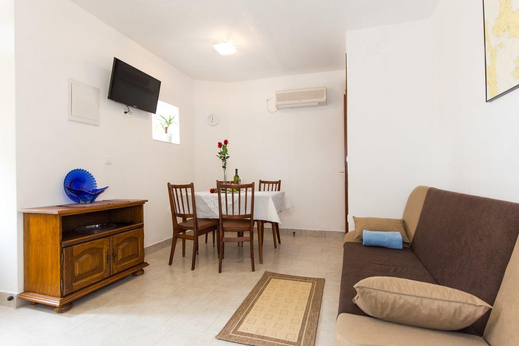 Holiday Home Mery By El-Pi Tours Malinska Luaran gambar