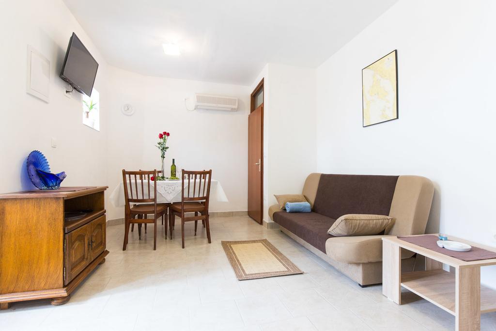 Holiday Home Mery By El-Pi Tours Malinska Luaran gambar